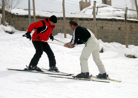 Hakkari'de Otluca tesislerindeki kayak keyfinden fotoğraflar 14