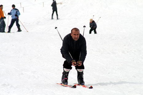Hakkari'de Otluca tesislerindeki kayak keyfinden fotoğraflar 27