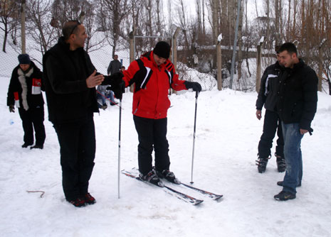 Hakkari'de Otluca tesislerindeki kayak keyfinden fotoğraflar 4