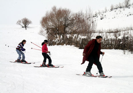 Hakkari'de Otluca tesislerindeki kayak keyfinden fotoğraflar 41