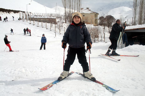 Hakkari'de Otluca tesislerindeki kayak keyfinden fotoğraflar 47