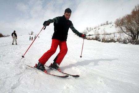 Hakkari'de Otluca tesislerindeki kayak keyfinden fotoğraflar 51