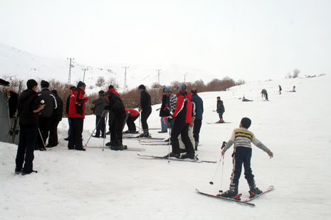 Hakkari'de Otluca tesislerindeki kayak keyfinden fotoğraflar 67