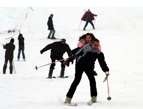 Hakkari'de Otluca tesislerindeki kayak keyfinden fotoğraflar 73