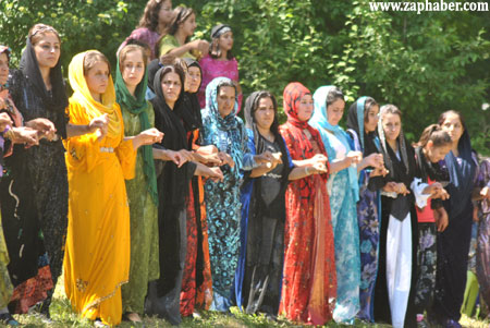 Şemdinli'nin renkli Düğünleri 26 - 27 Mayıs 2012 77