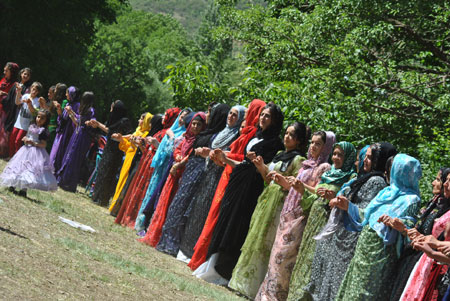 Şemdinli'nin renkli Düğünleri 26 - 27 Mayıs 2012 78