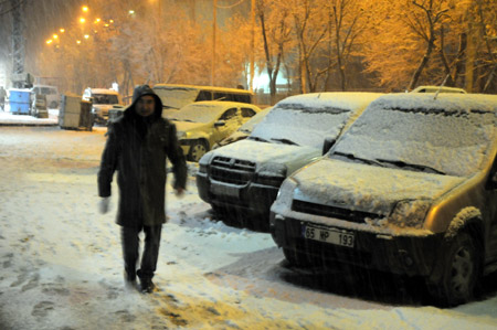 Yüksekova'da kar yağışı fotolar 03-02-2010 3