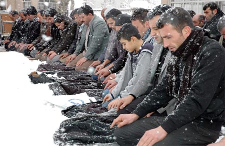 Van'da 2 gündür etkisini sürdüren kar yağışından kareler 21