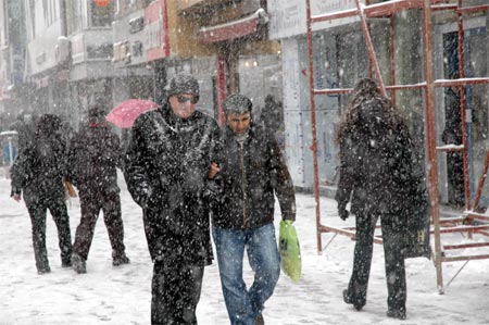 Van'da 2 gündür etkisini sürdüren kar yağışından kareler 22