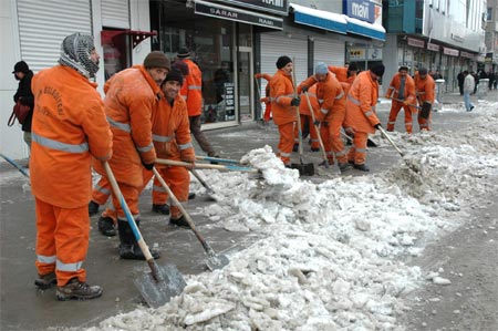 Van'da 2 gündür etkisini sürdüren kar yağışından kareler 24
