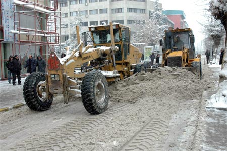 Van'da 2 gündür etkisini sürdüren kar yağışından kareler 25