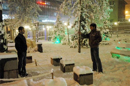 Van'da 2 gündür etkisini sürdüren kar yağışından kareler 28