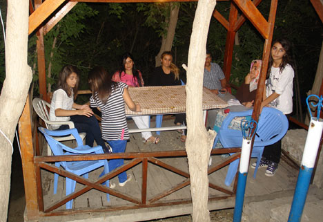 Yüksekova'da iftar sonrası sosyal yaşam - foto - 20-07-2012 12