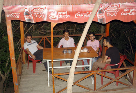 Yüksekova'da iftar sonrası sosyal yaşam - foto - 20-07-2012 13