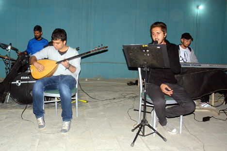 Yüksekova'da iftar sonrası sosyal yaşam - foto - 20-07-2012 14