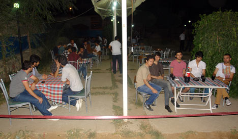 Yüksekova'da iftar sonrası sosyal yaşam - foto - 20-07-2012 16