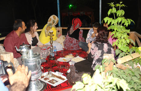 Yüksekova'da iftar sonrası sosyal yaşam - foto - 20-07-2012 2