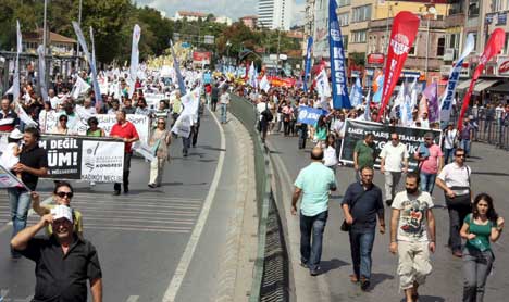 İstanbul'da barış yürüyüşü başladı 1