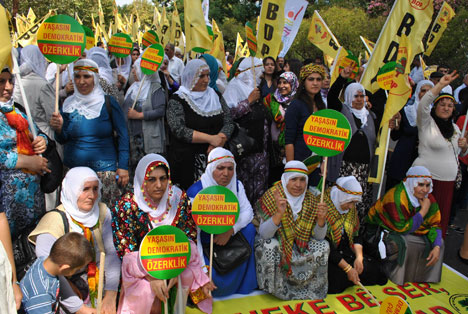 İstanbul'da barış yürüyüşü başladı 13