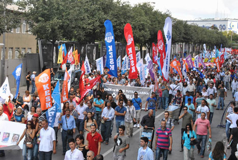 İstanbul'da barış yürüyüşü başladı 14