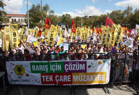 İstanbul'da barış yürüyüşü başladı 9