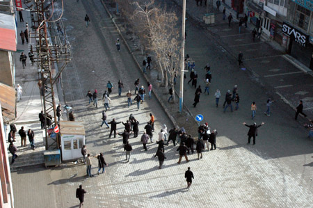 Yüksekova'da 15 Şubat gerginliğinden fotoğraflar - 14-02-2010 20
