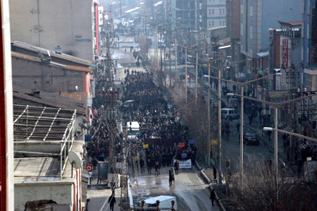 Yüksekova'da 15 Şubat gerginliğinden fotoğraflar - 14-02-2010 5