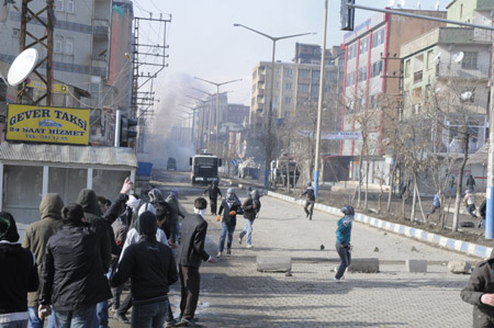 Yüksekova'da 15 Şubat gerginliğinden fotoğraflar - 14-02-2010 61