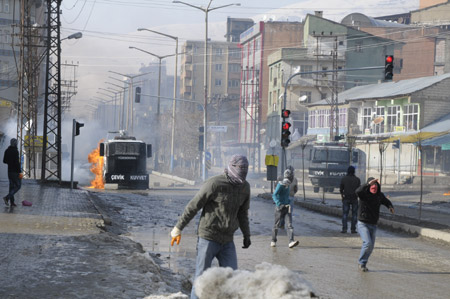 Yüksekova'da 15 Şubat gerginliğinden fotoğraflar - 14-02-2010 62