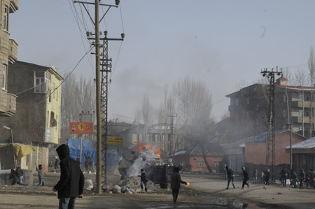 Yüksekova'da 15 Şubat gerginliğinden fotoğraflar - 14-02-2010 72