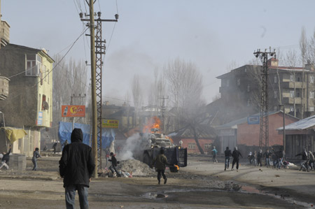 Yüksekova'da 15 Şubat gerginliğinden fotoğraflar - 14-02-2010 74