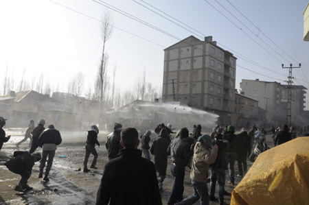 Yüksekova'da 15 Şubat gerginliğinden fotoğraflar - 14-02-2010 80