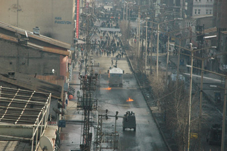 Yüksekova'da 15 Şubat gerginliğinden fotoğraflar - 14-02-2010 9