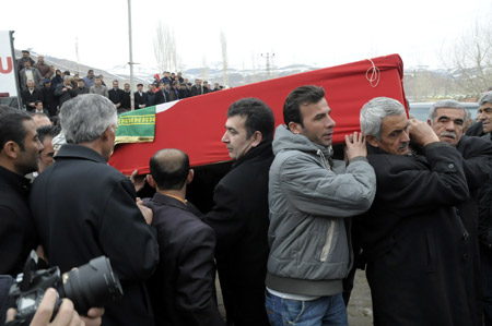 Ahmet Zeydan uğurlandı. 12