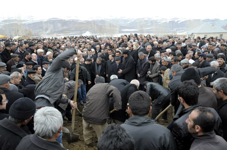 Ahmet Zeydan uğurlandı. 44