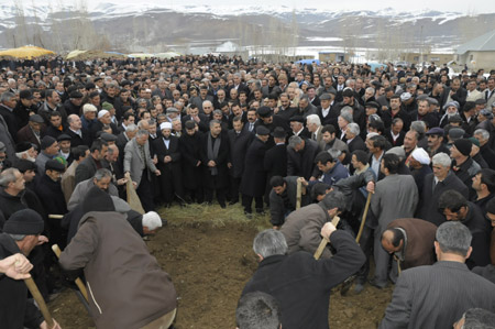 Ahmet Zeydan uğurlandı. 45