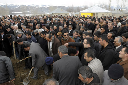 Ahmet Zeydan uğurlandı. 47