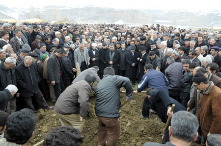 Ahmet Zeydan uğurlandı. 50