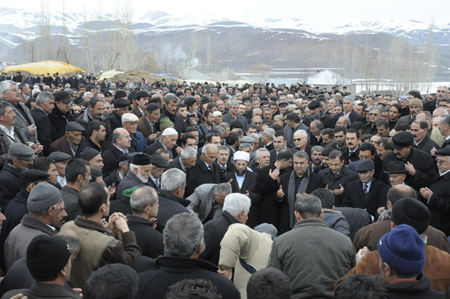 Ahmet Zeydan uğurlandı. 51