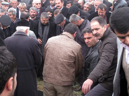 Ahmet Zeydan uğurlandı. 60