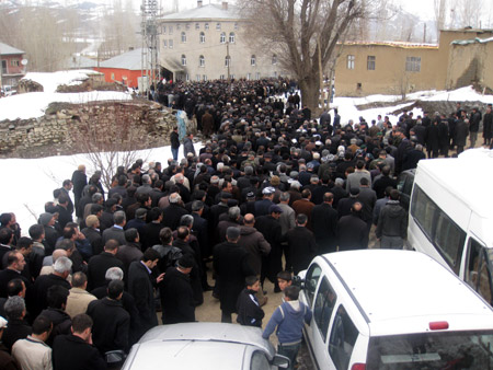 Ahmet Zeydan uğurlandı. 67