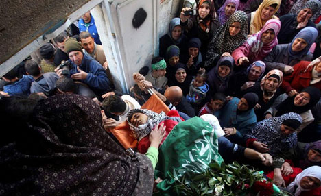 İsrail askerleri iki Filistinli genci öldürdü 7