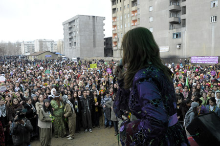 Yüksekova'da 8 Mart şenliğinden kareler / 04-03-2010 32