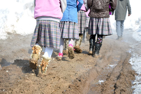 Öğrencilerin çamurlu okul yolu çilesi! 7