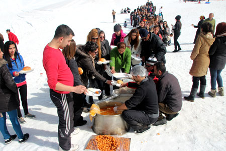 Hakkari'de kar festivali düzenlendi 107