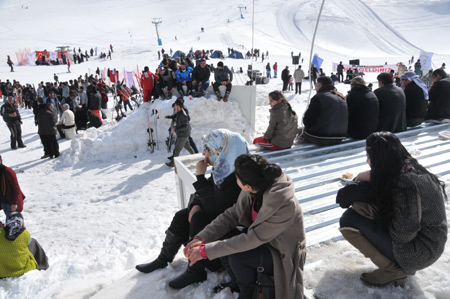 Hakkari'de kar festivali düzenlendi 23