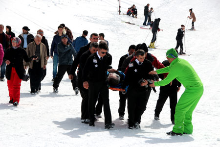 Hakkari'de kar festivali düzenlendi 24