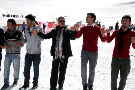 Hakkari'de kar festivali düzenlendi 45