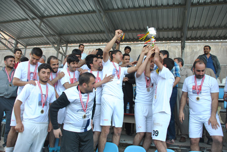Guldexvîn Kültür Merkezi Newroz futbol turnuvası sona erdi 11