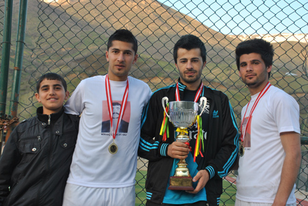 Guldexvîn Kültür Merkezi Newroz futbol turnuvası sona erdi 22